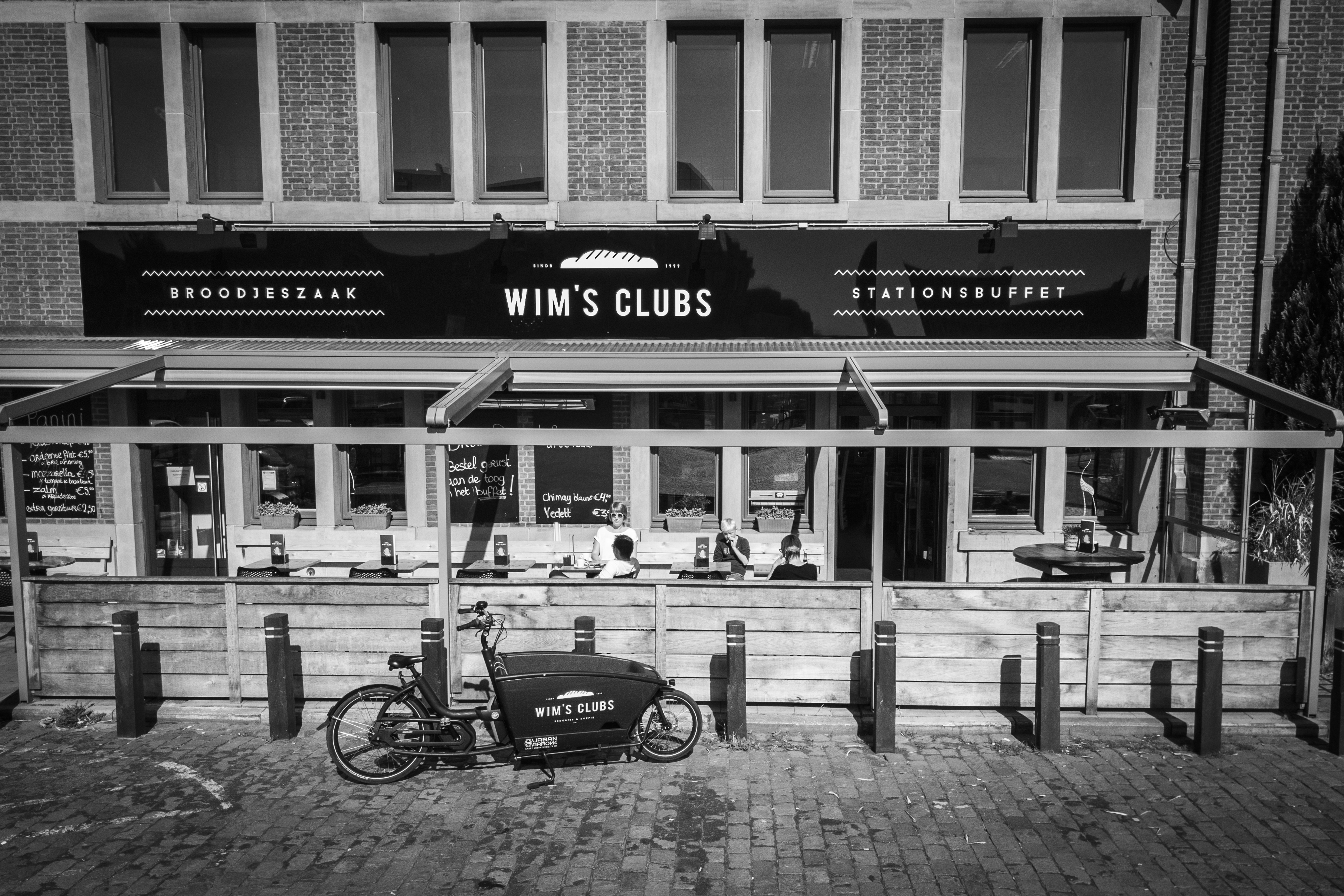 Wim's clubs aan het station in Diest